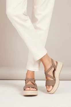 Friends Like These Strappy Espadrille Flatform Sandal -Fashion Women K31 314s3