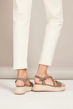 Friends Like These Strappy Espadrille Flatform Sandal -Fashion Women K31 314s4