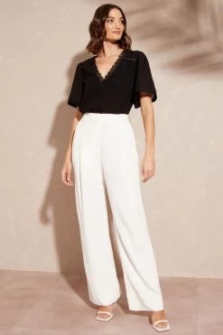 Love & Roses Flutter Sleeve Lace Trim V Neck Dobby Blouse -Fashion Women Q38689s4