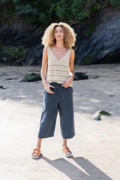 Celtic & Co. Womens Blue Cropped Trousers