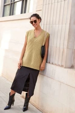 Next Knitted V-Neck Vest -Fashion Women U26164s3